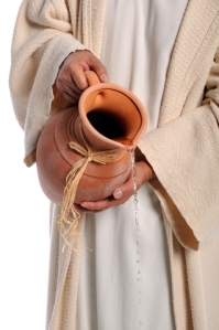 hands_of_jesus_pouring_water